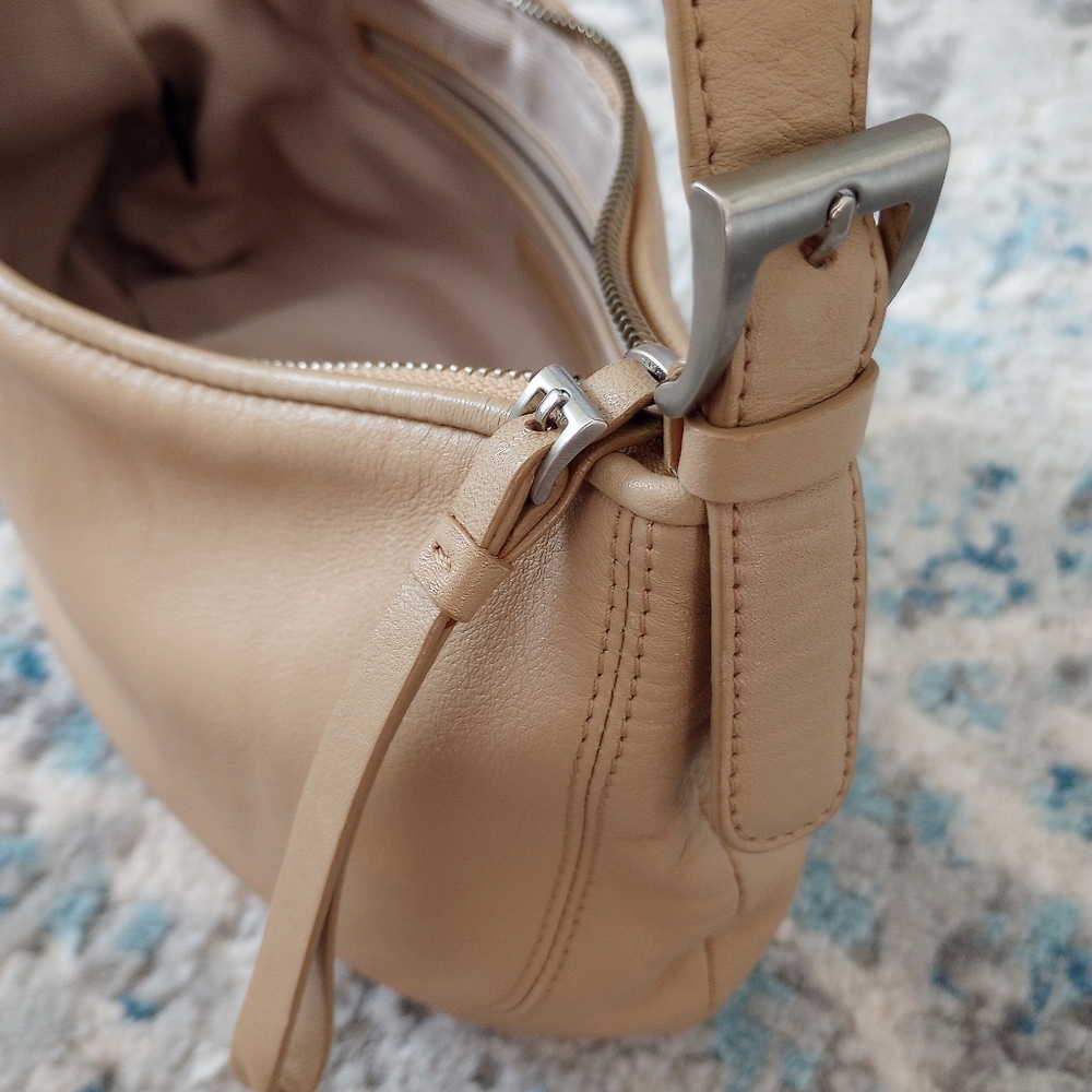 Ann Taylor leather purse. - Picture 3 of 4
